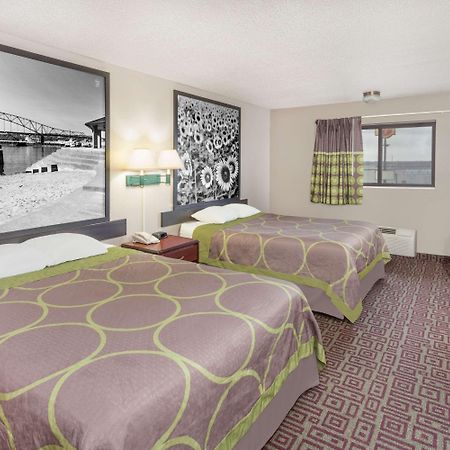 Super 8 By Wyndham Muscatine Hotel Exterior photo