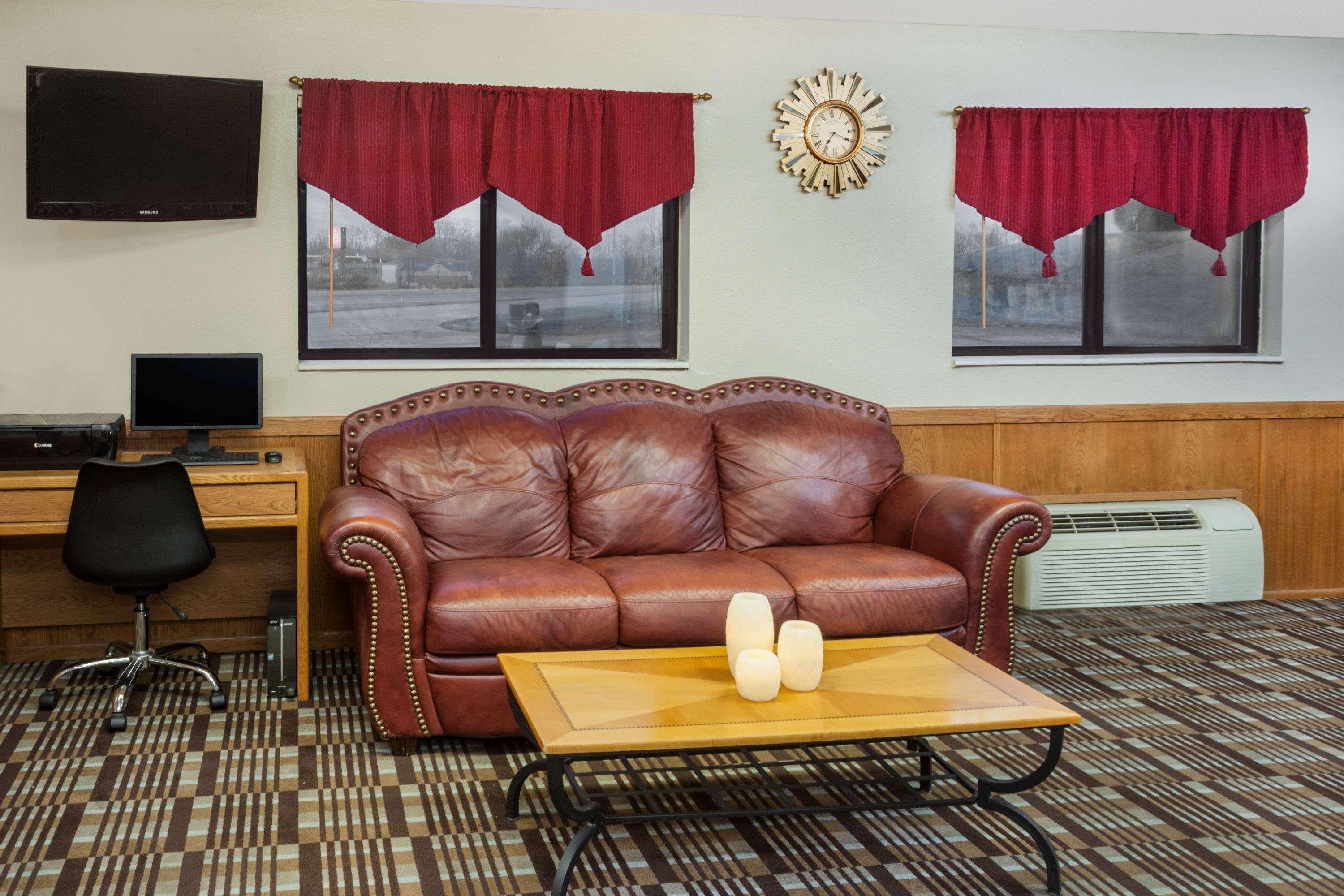 Super 8 By Wyndham Muscatine Hotel Exterior photo
