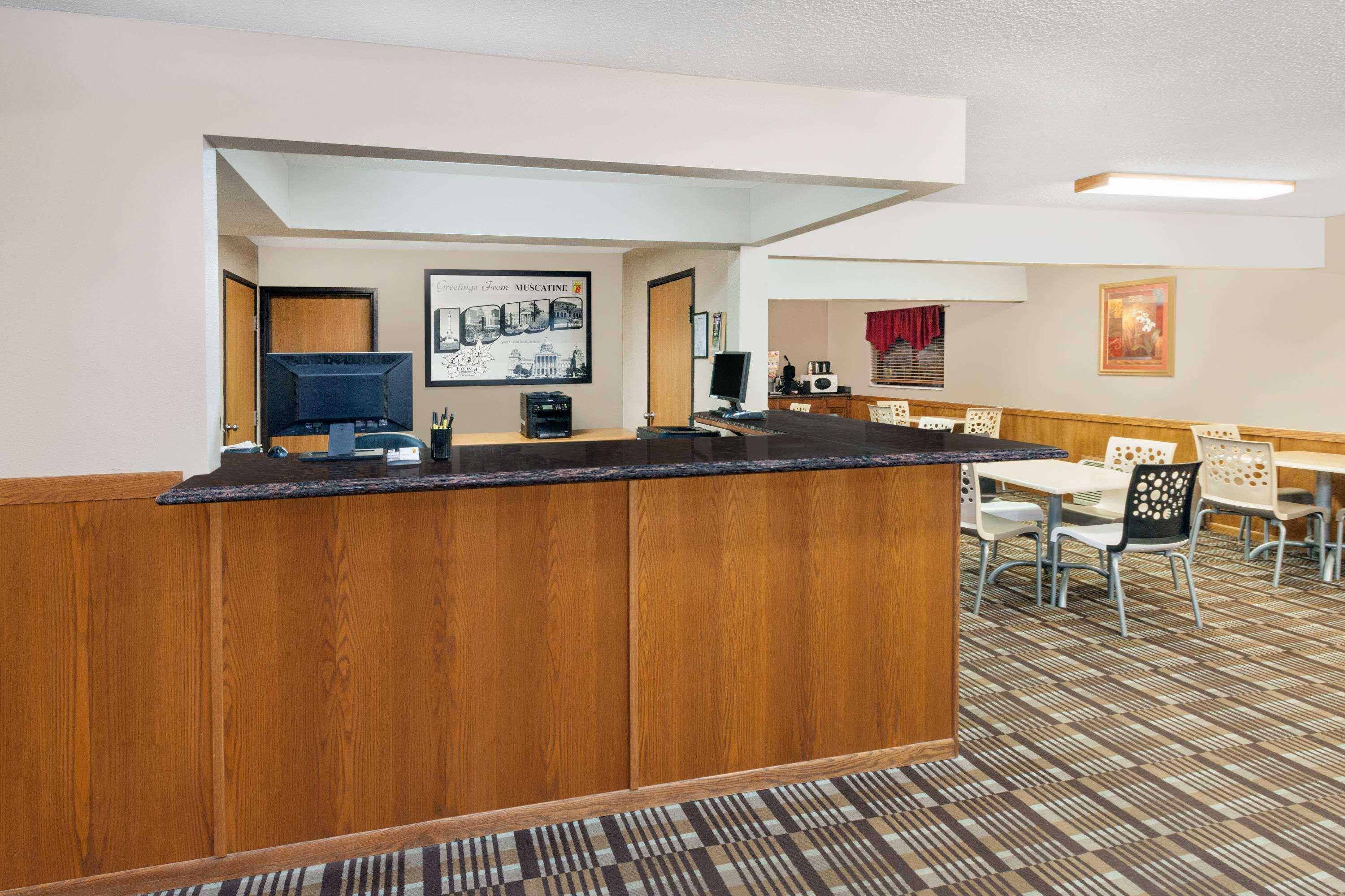 Super 8 By Wyndham Muscatine Hotel Exterior photo