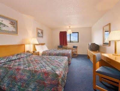Super 8 By Wyndham Muscatine Hotel Exterior photo